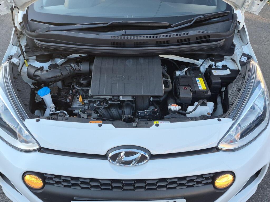 Hyundai i10 25