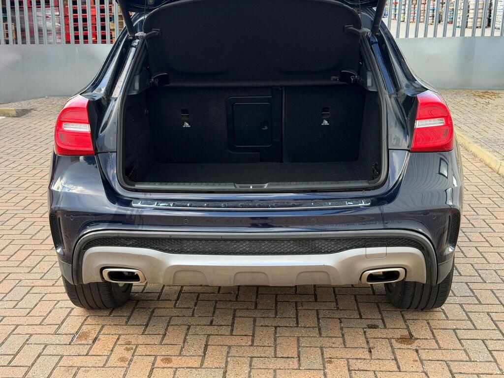 Mercedes-Benz GLA 44