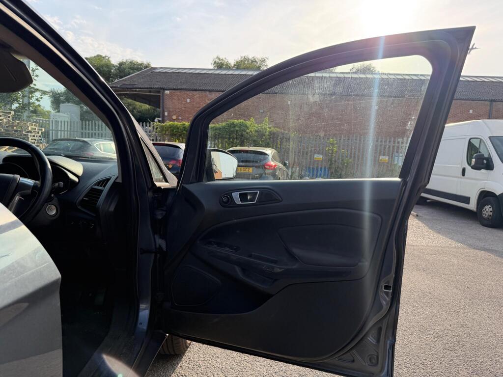 Ford EcoSport 32
