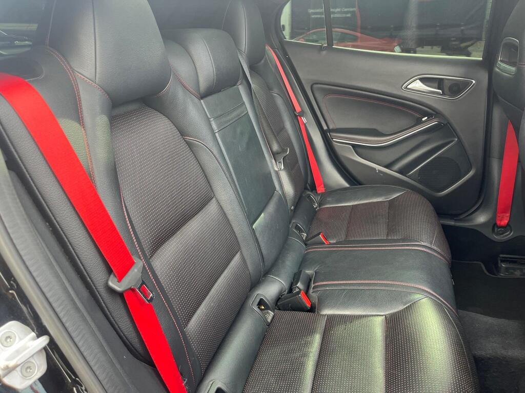 Mercedes-Benz GLA 30