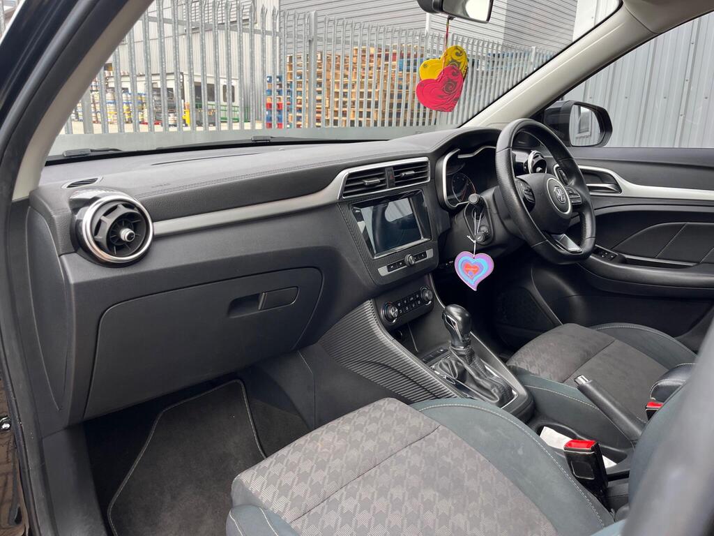 MG MG ZS 30