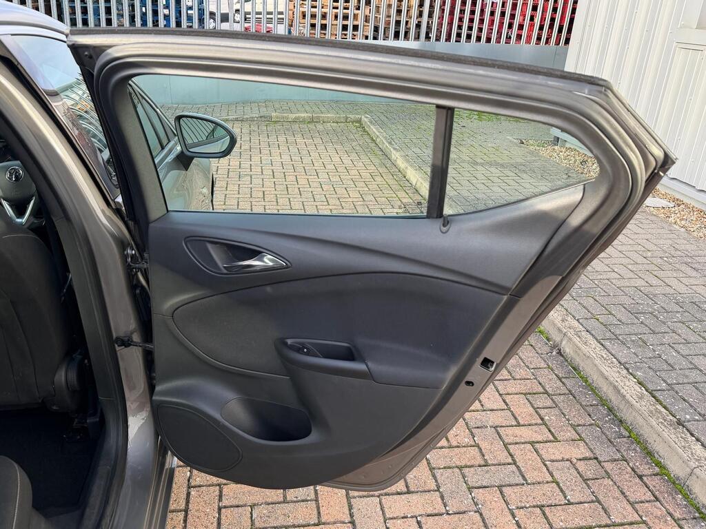 Vauxhall Astra 37