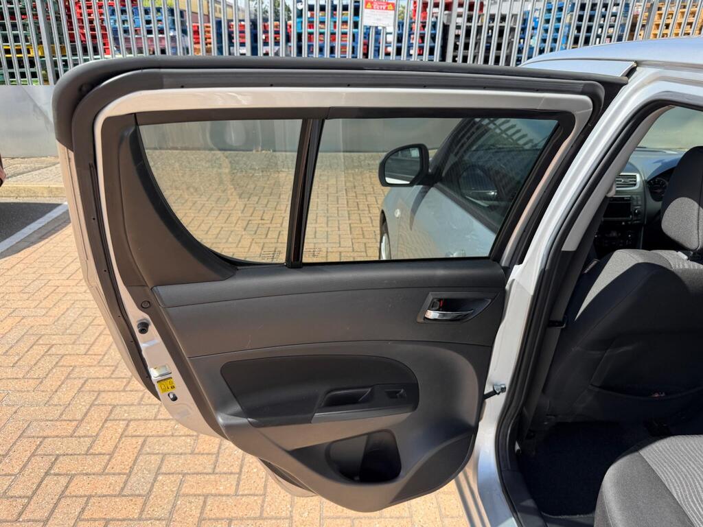 Suzuki Swift 38