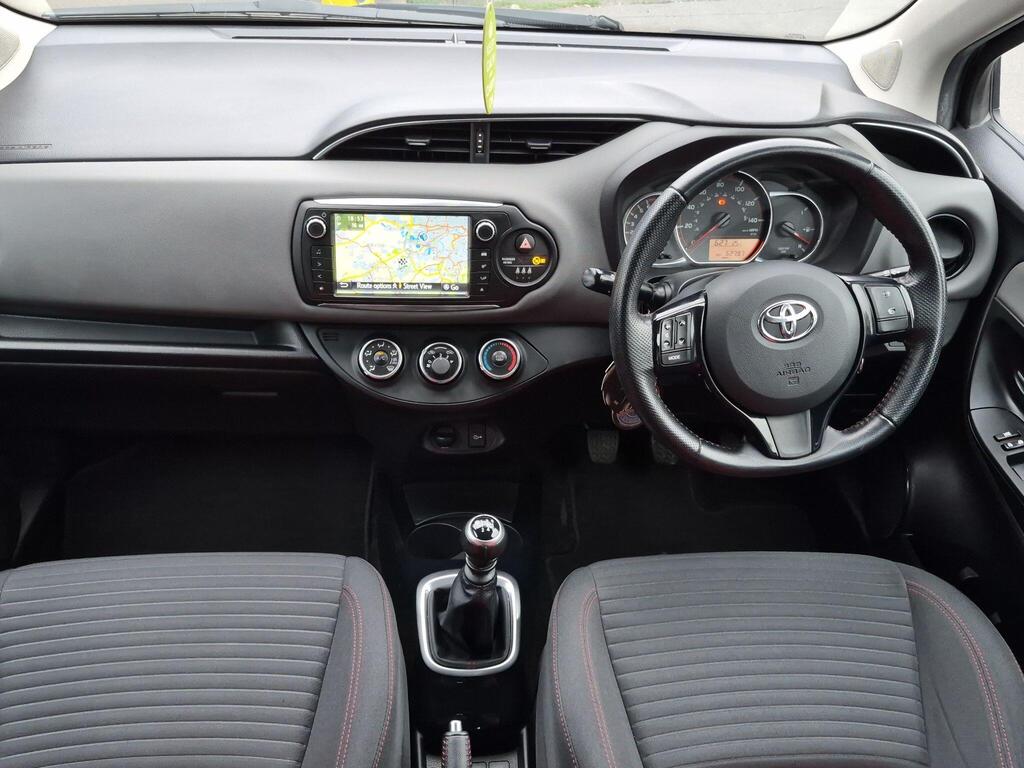 Toyota Yaris 15