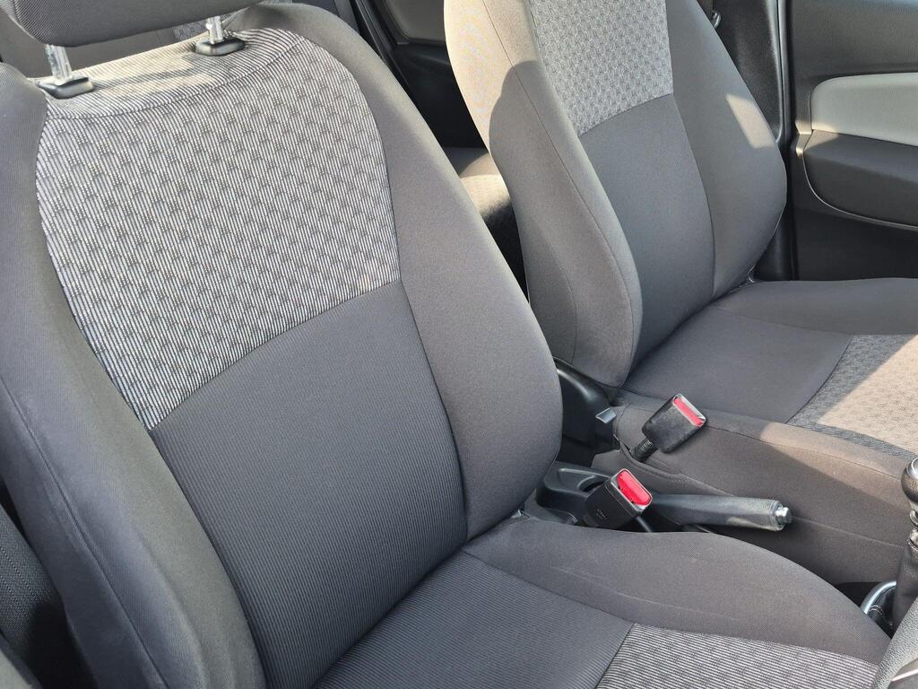 Toyota Yaris 16