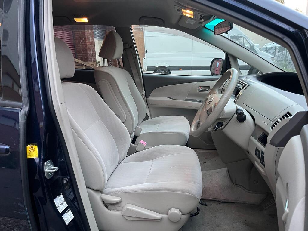 Toyota Estima 23