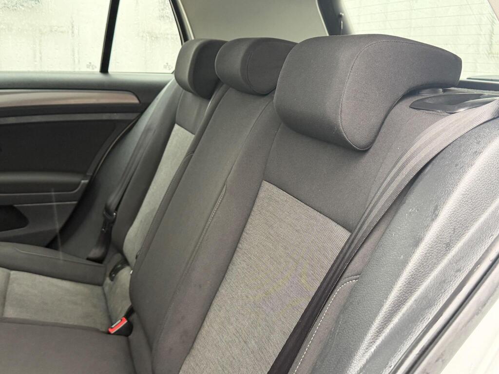 Volkswagen Golf 36