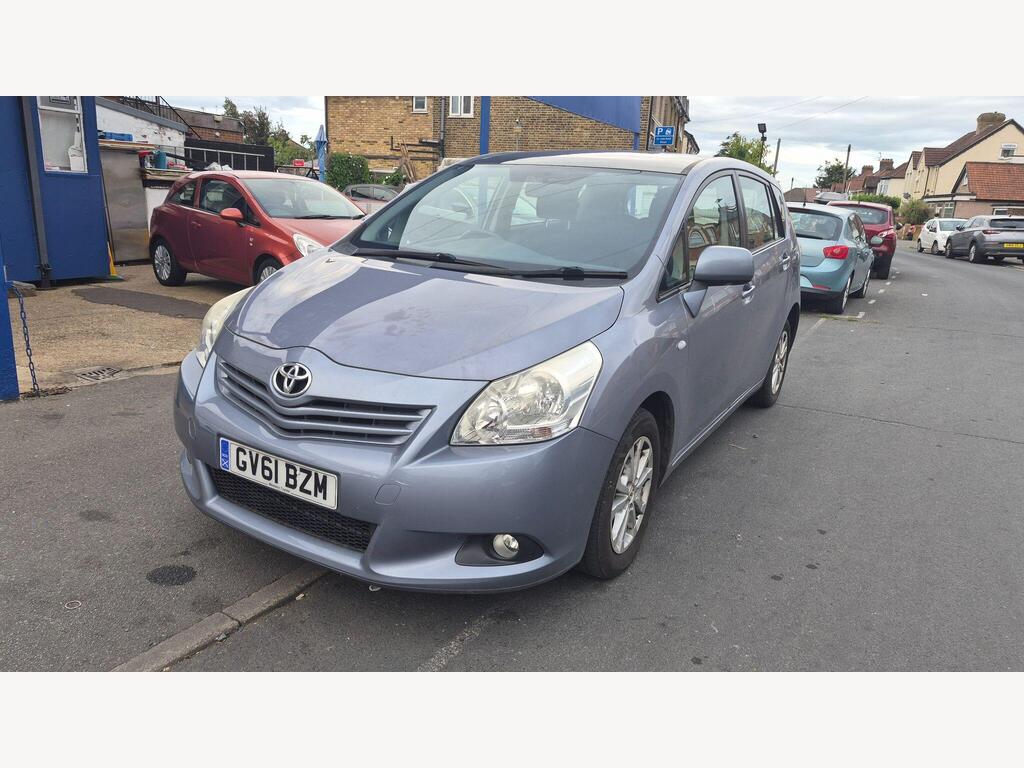 Toyota Verso 3