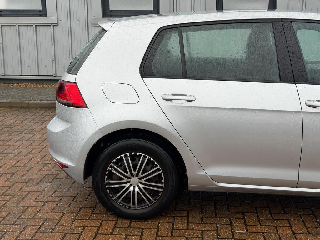 Volkswagen Golf 44