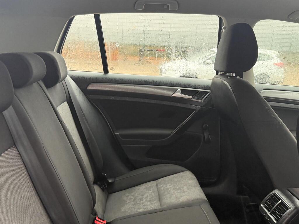 Volkswagen Golf 31