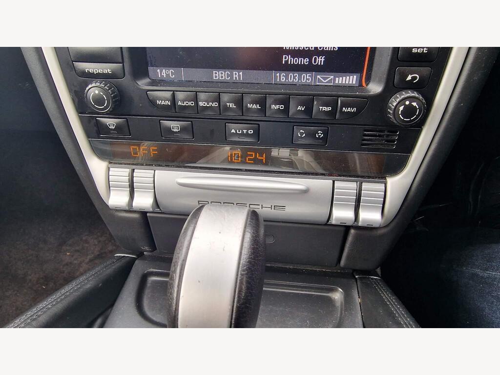 Porsche Cayenne 46