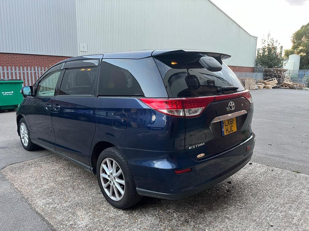 Toyota Estima 9