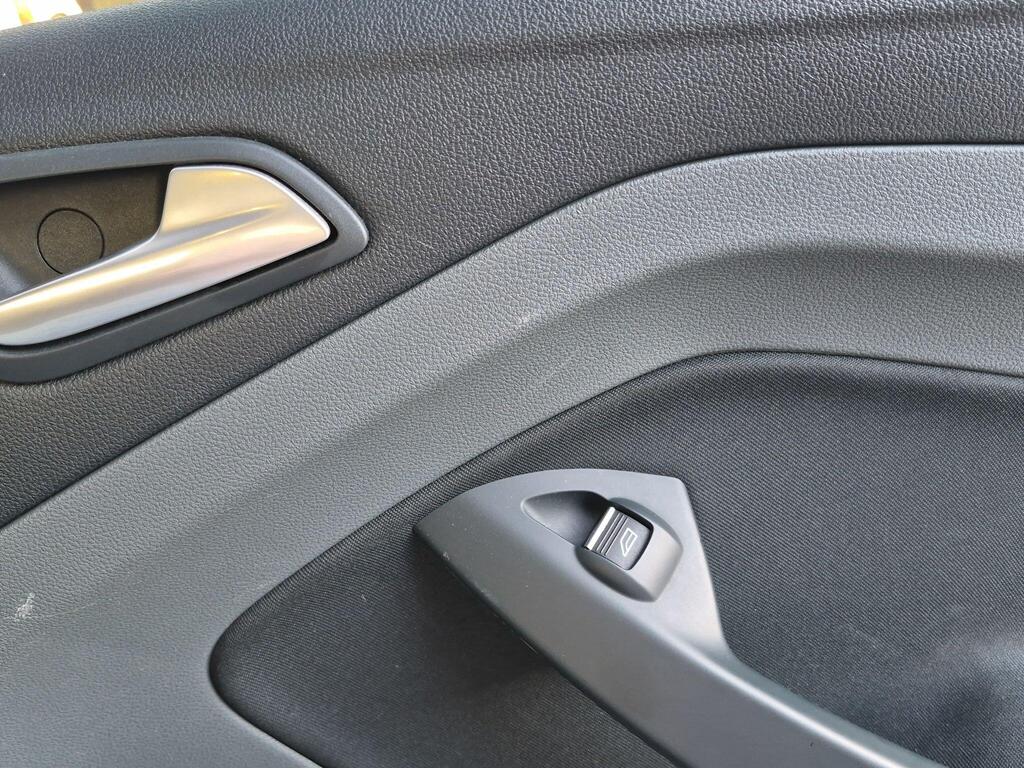 Ford C-Max 31