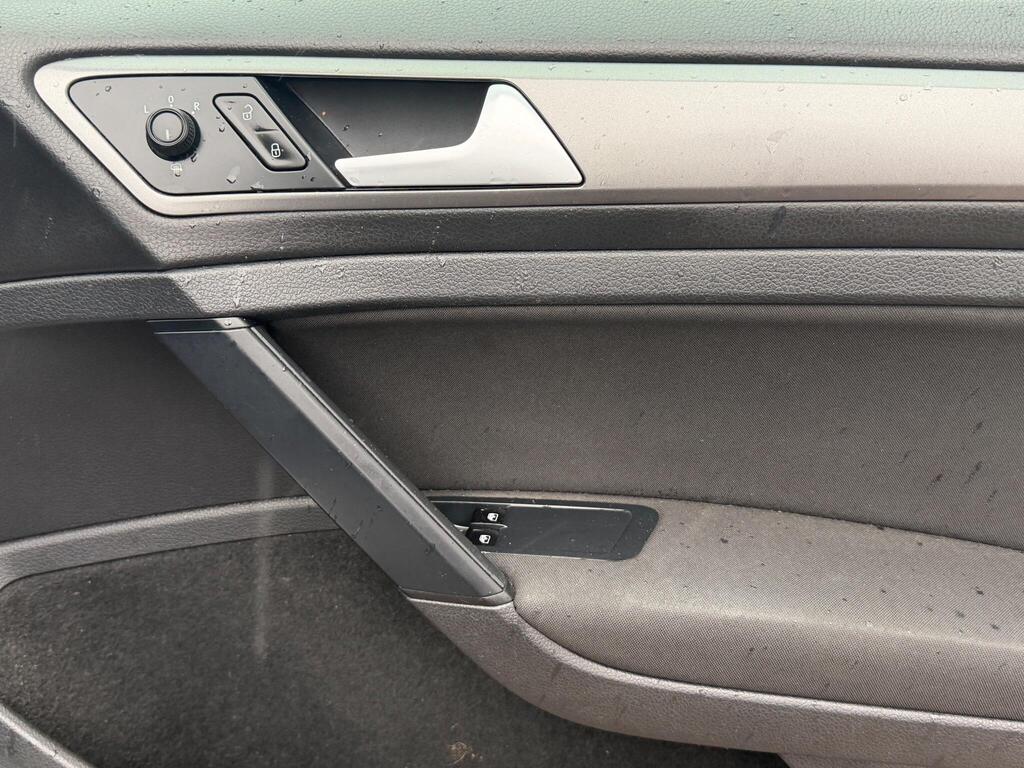 Volkswagen Golf 39