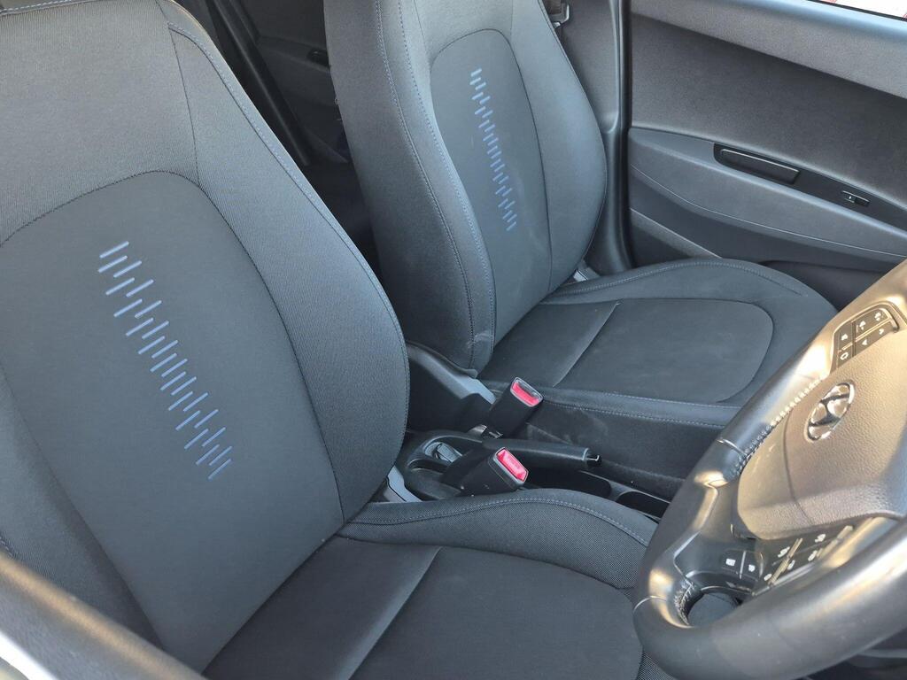 Hyundai i10 12