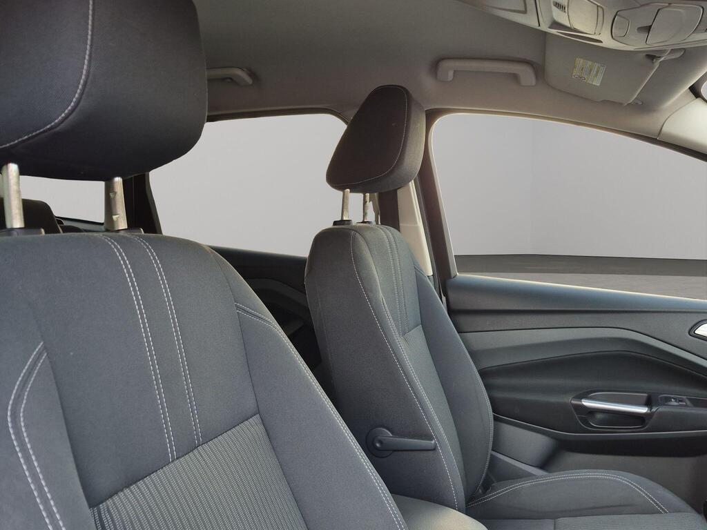 Ford C-Max 17