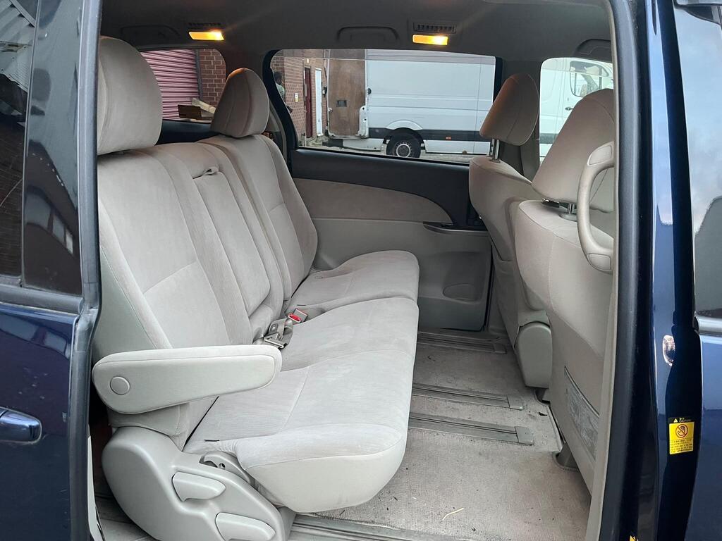 Toyota Estima 29