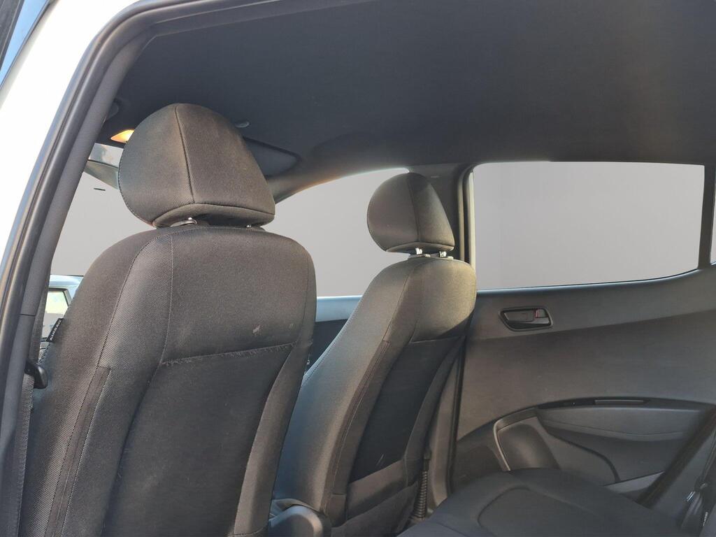 Hyundai i10 15