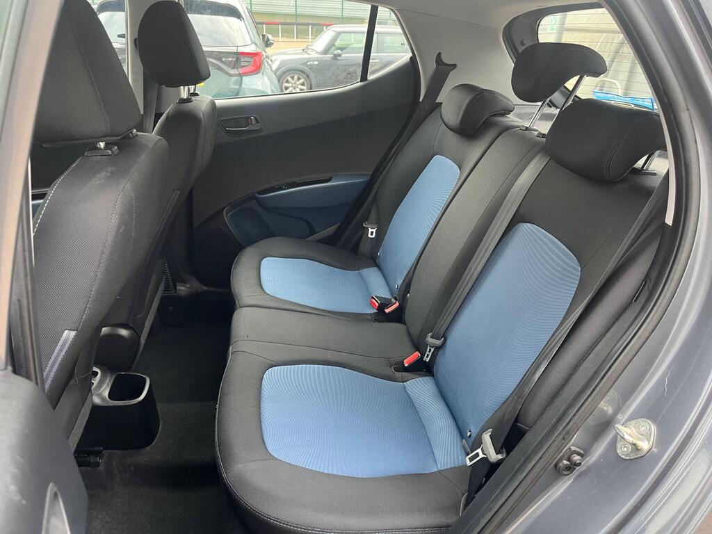Hyundai i10 30