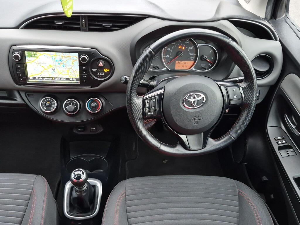 Toyota Yaris 16