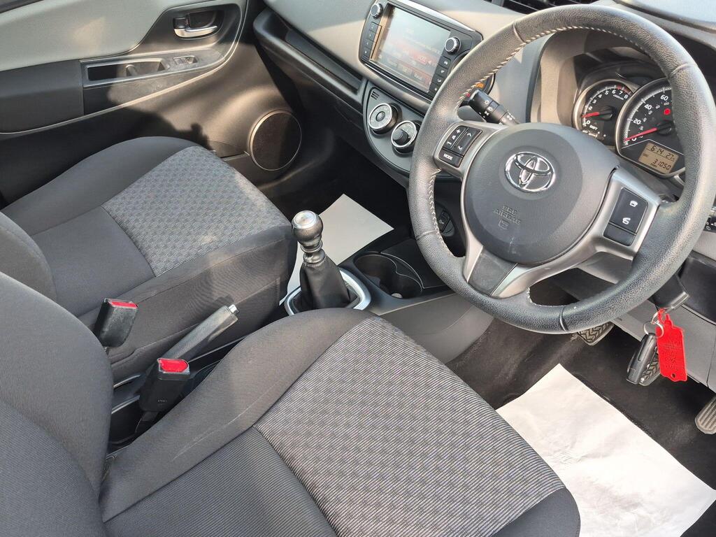 Toyota Yaris 8