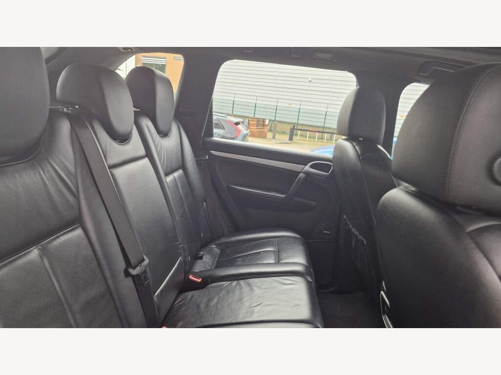 Porsche Cayenne 24