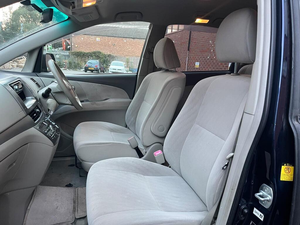 Toyota Estima 52