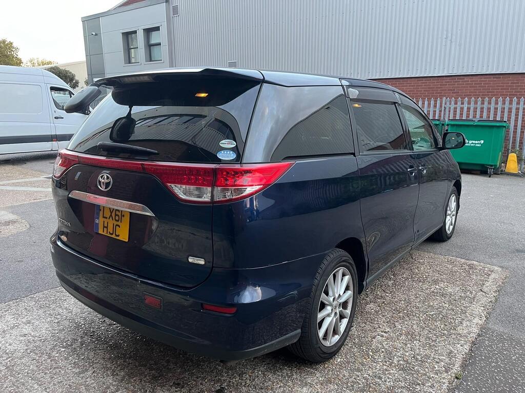 Toyota Estima 13