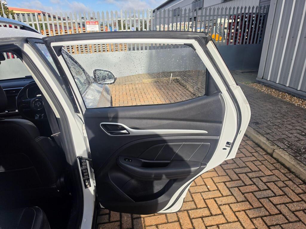 MG MG ZS 28