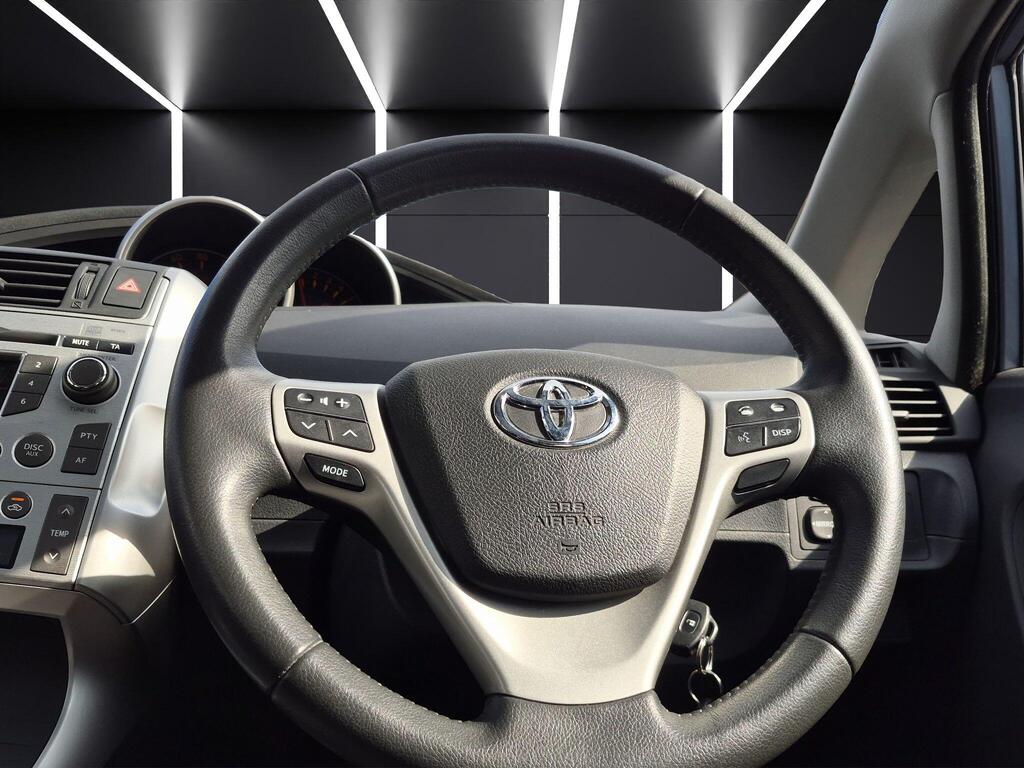 Toyota Verso 43