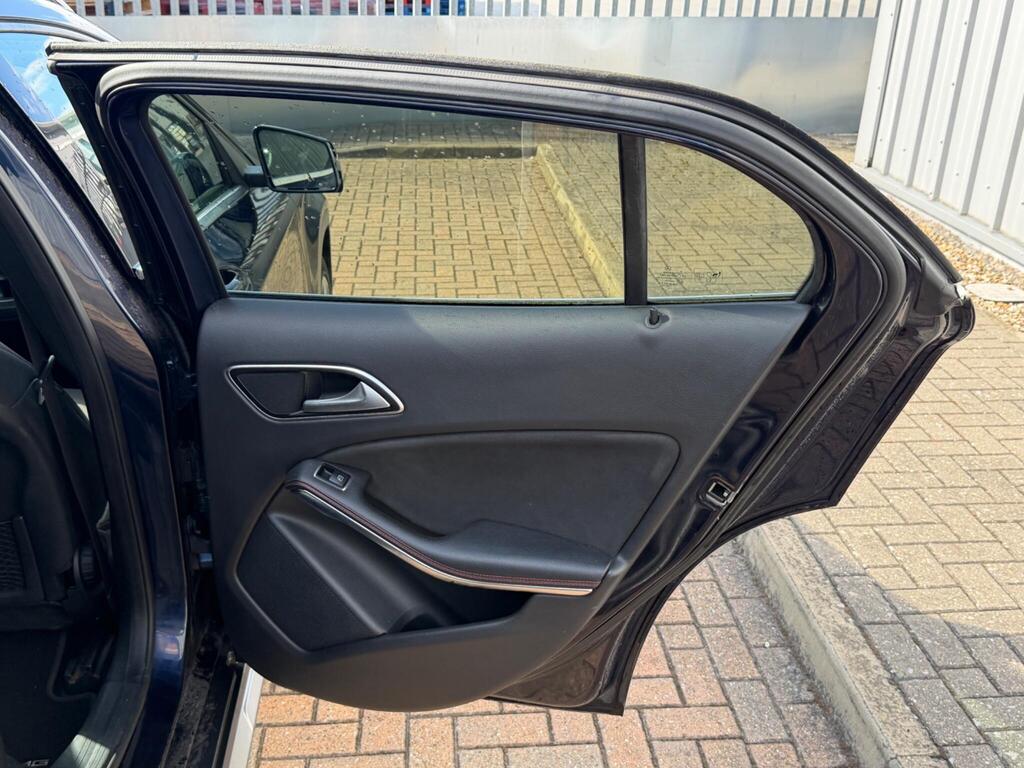 Mercedes-Benz GLA 32
