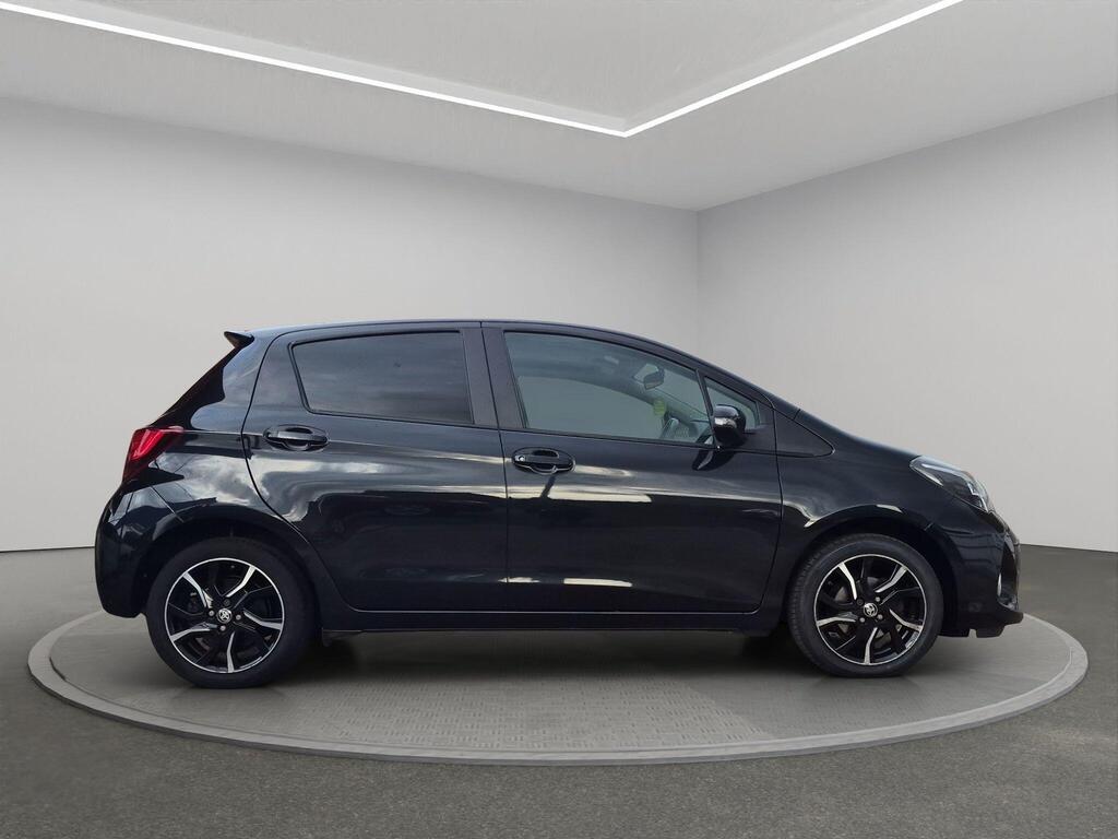Toyota Yaris 9