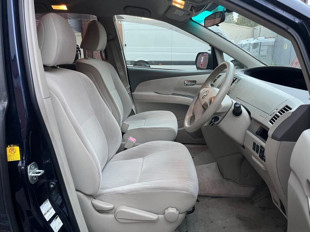 Toyota Estima 24