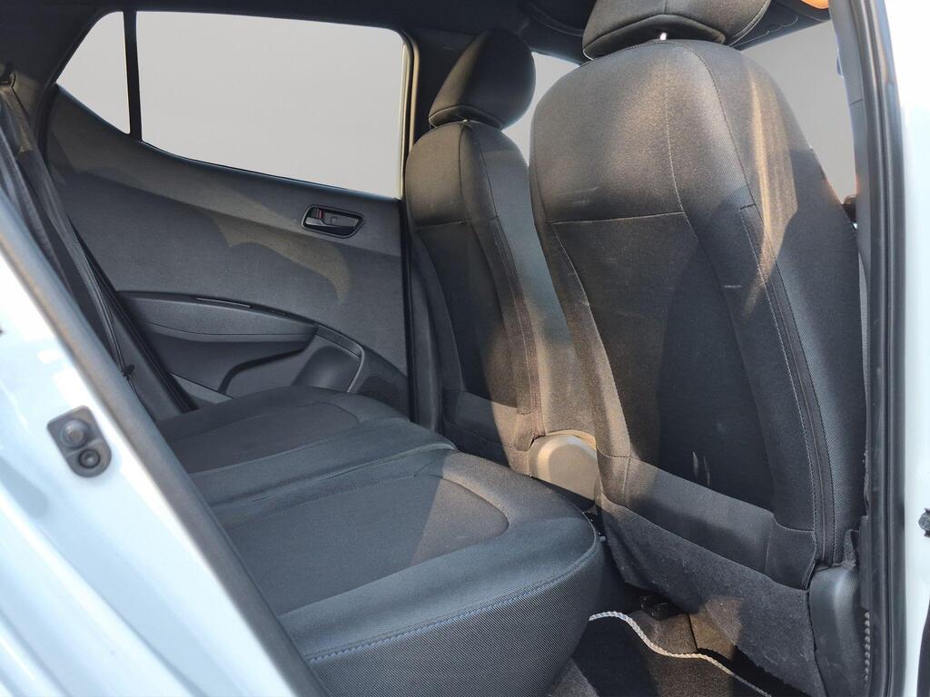 Hyundai i10 13