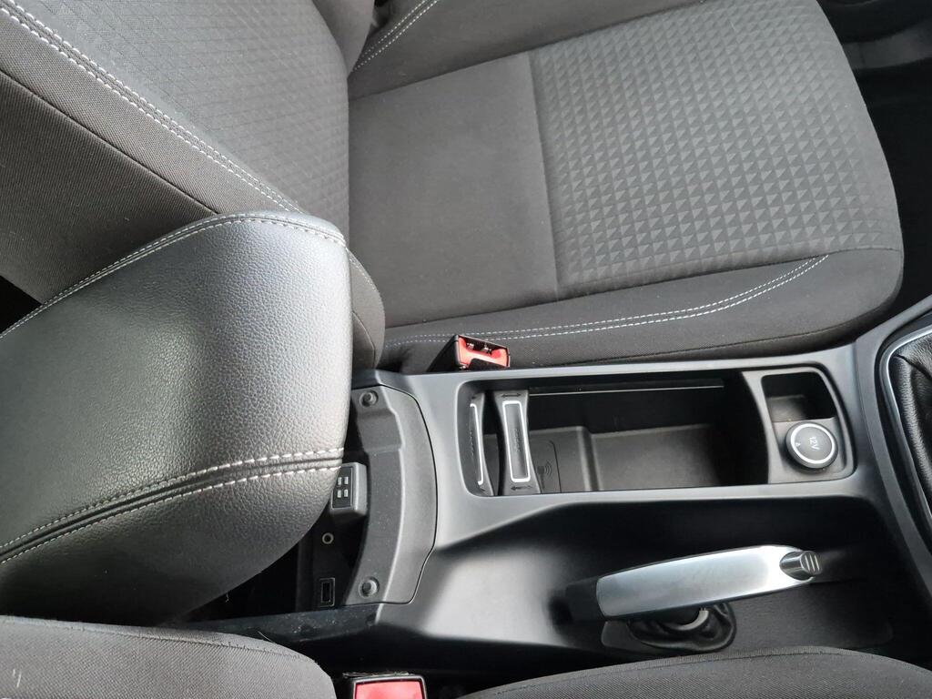 Ford C-Max 48