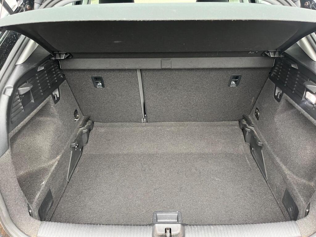 Audi Q2 81