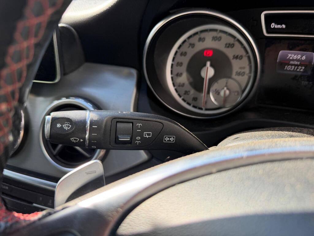 Mercedes-Benz GLA 28