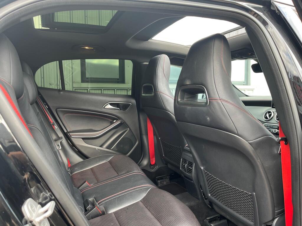 Mercedes-Benz GLA 32