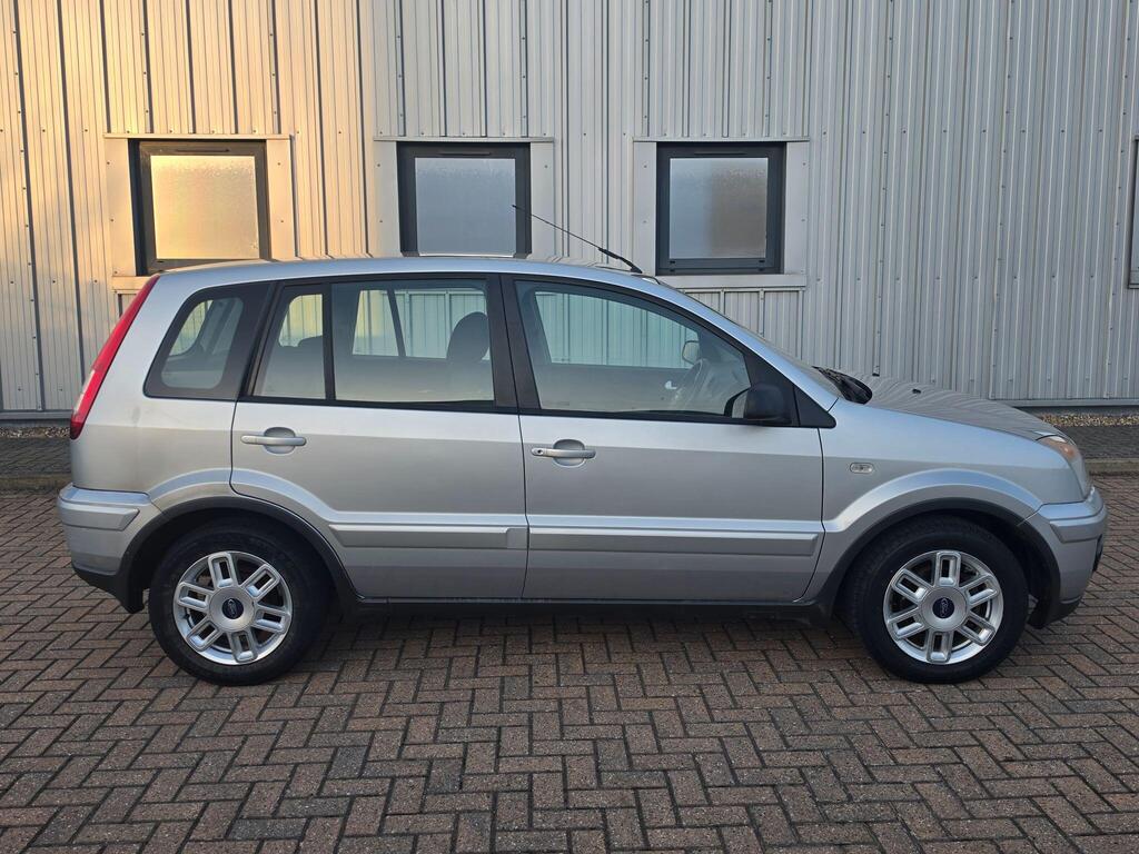 Ford Fusion 8