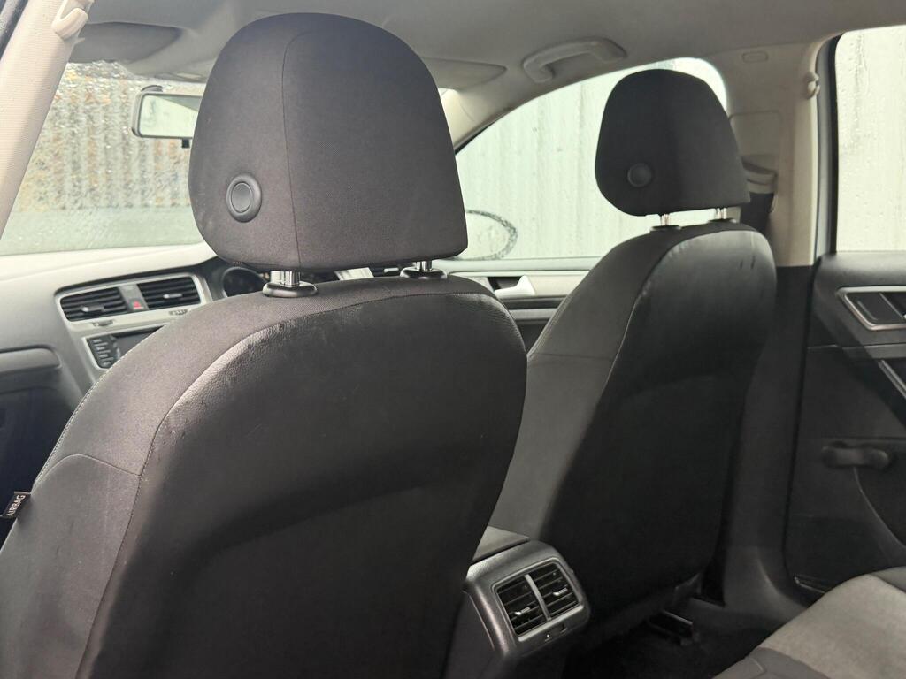 Volkswagen Golf 37