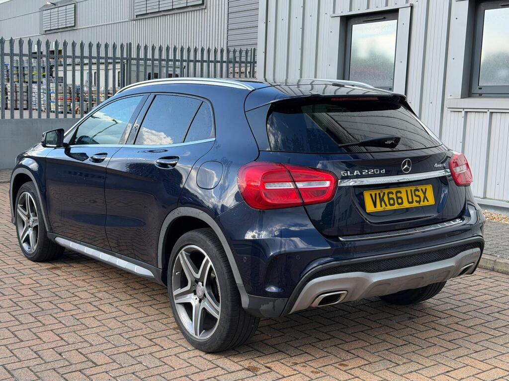 Mercedes-Benz GLA 8