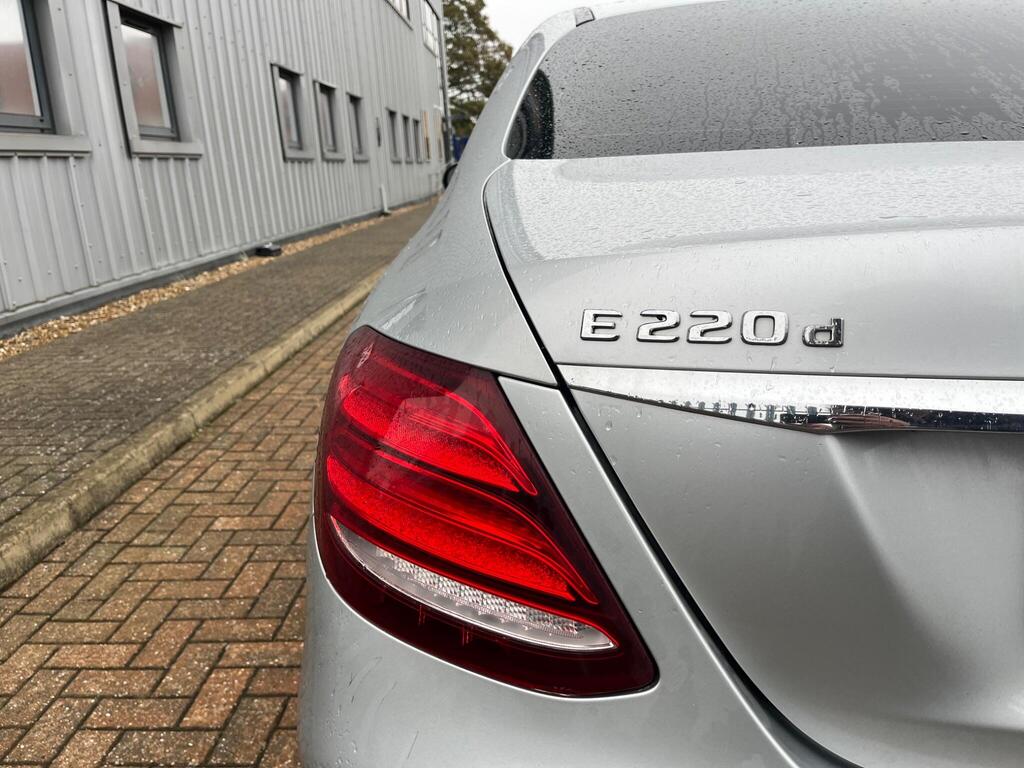 Mercedes-Benz E Class 77