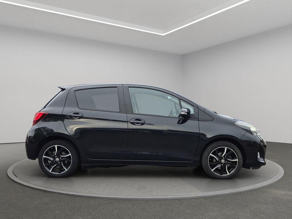 Toyota Yaris 8