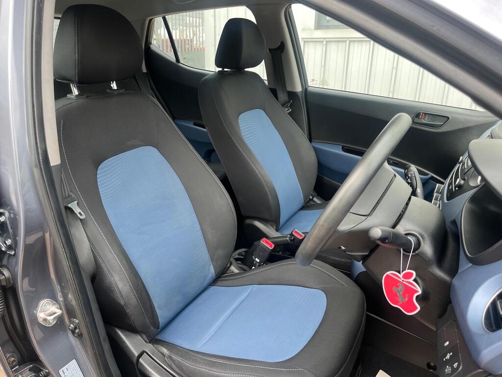 Hyundai i10 25