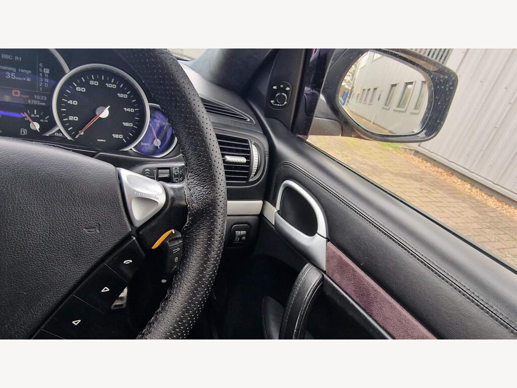 Porsche Cayenne 32