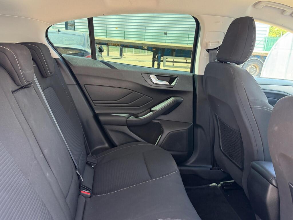 Ford Focus 23