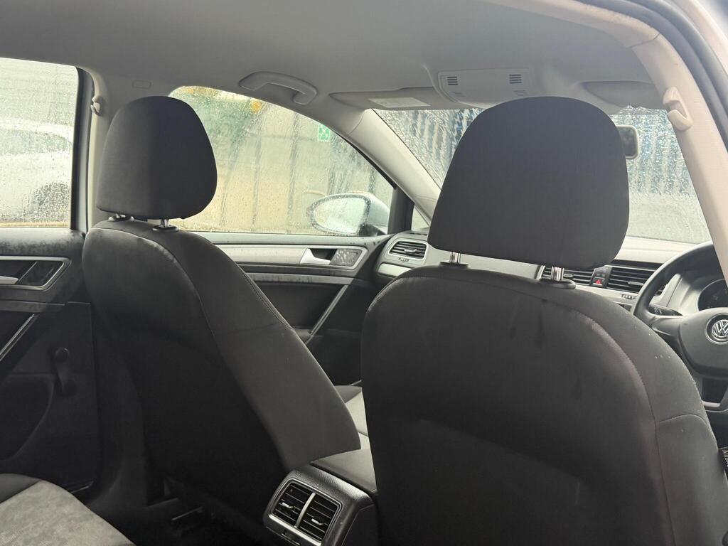 Volkswagen Golf 32