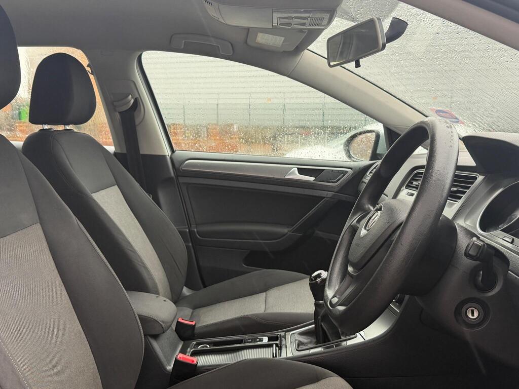 Volkswagen Golf 28