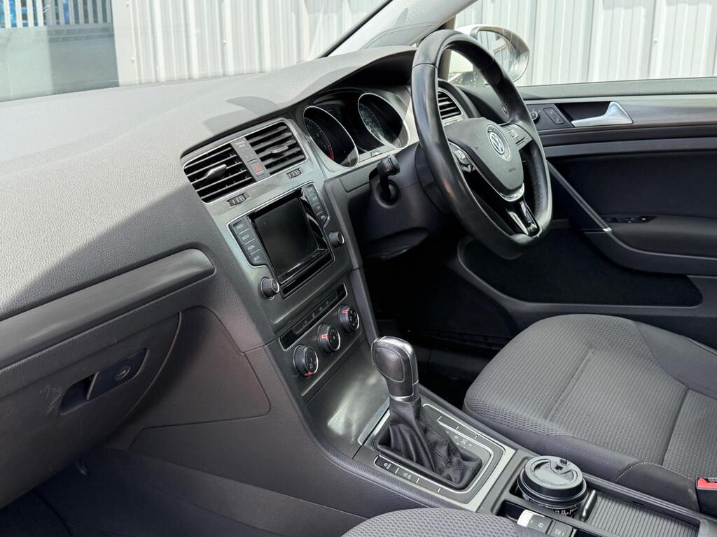 Volkswagen Golf 23
