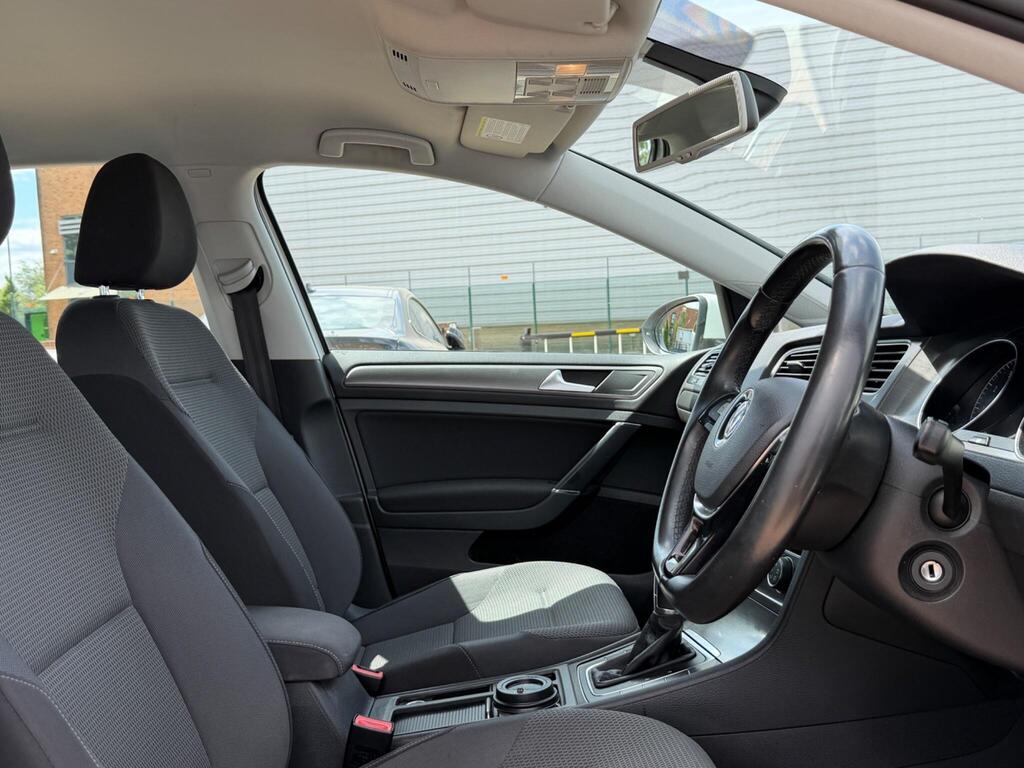 Volkswagen Golf 26